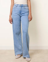 Light Weight Stretch Flared Jeans