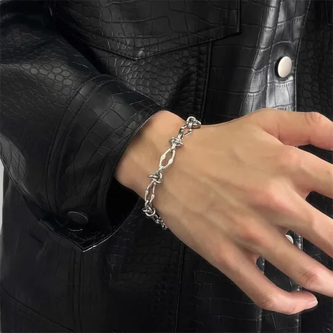 TWISTED LINK Chain Bracelet