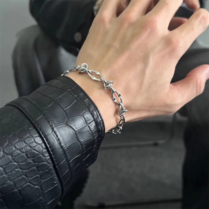 TWISTED LINK Chain Bracelet
